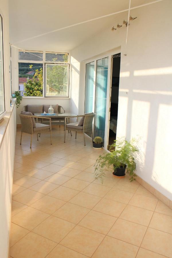 Apartment Teraferma Комижа Екстер'єр фото